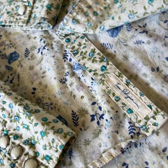 TRUE RELIGION 100% Cotton Pearl Snap Floral Western Shirt in Blue and White | S - Picture 7 of 11